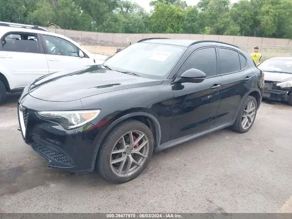 ZASFAKNNXJ7B94317 2018 ALFA ROMEO STELVIO - Image 2