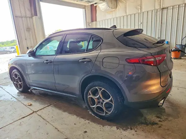 ZASFAKPN1J7B76902 2018 ALFA ROMEO STELVIO - Image 2