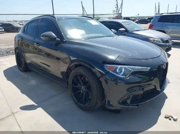 ZASFAKPN1J7B82358 2018 ALFA ROMEO STELVIO - Image 1