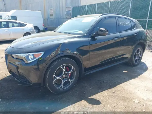 ZASFAKPN1J7B87334 2018 ALFA ROMEO STELVIO - Image 2