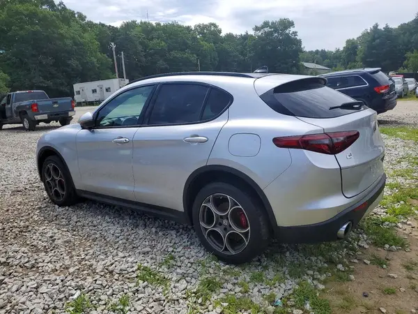ZASFAKPN1J7B92565 2018 ALFA ROMEO STELVIO - Image 2