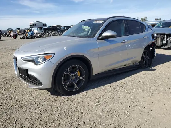 ZASFAKPN2J7B75502 2018 ALFA ROMEO STELVIO - Image 1
