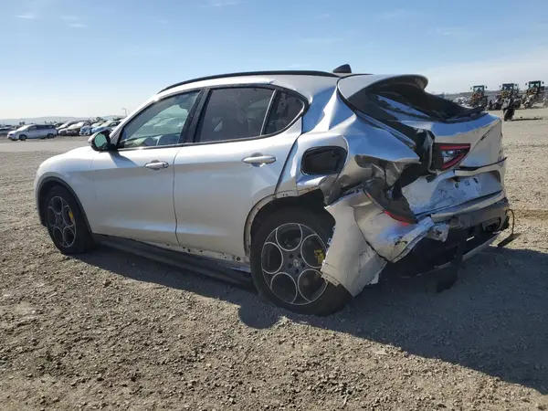 ZASFAKPN2J7B75502 2018 ALFA ROMEO STELVIO - Image 2