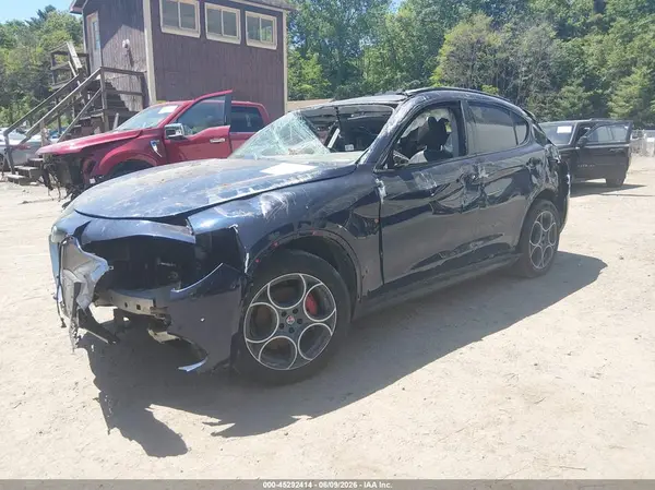 ZASFAKPN2J7B80991 2018 ALFA ROMEO STELVIO - Image 2