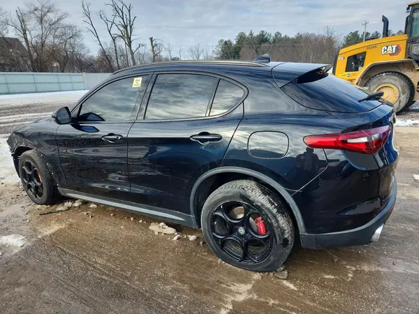 ZASFAKPN2J7B85172 2018 ALFA ROMEO STELVIO - Image 2