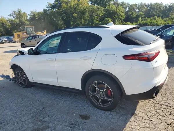 ZASFAKPN2J7B90016 2018 ALFA ROMEO STELVIO - Image 2