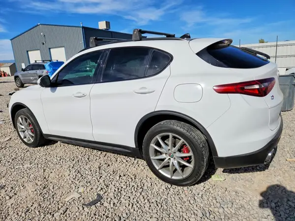 ZASFAKPN2J7B90338 2018 ALFA ROMEO STELVIO - Image 2