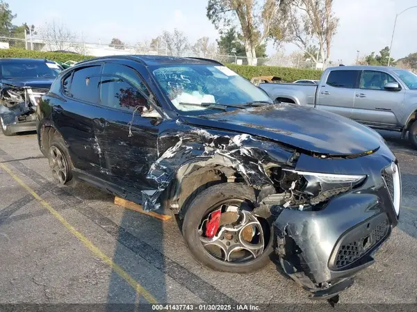 ZASFAKPN2J7B93224 2018 ALFA ROMEO STELVIO - Image 1