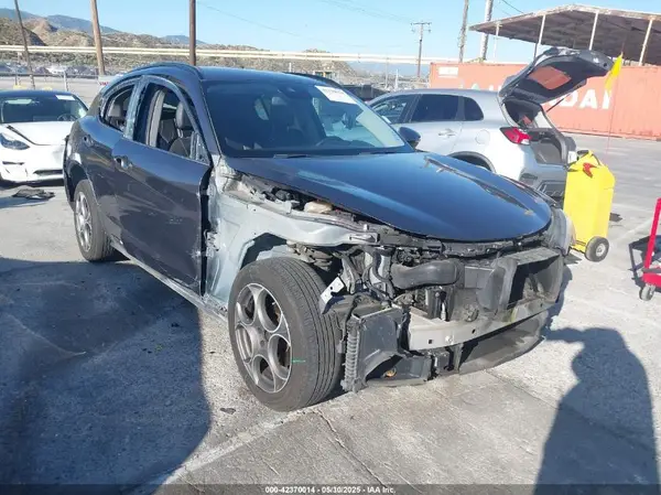 ZASFAKPN3J7B67750 2018 ALFA ROMEO STELVIO - Image 1