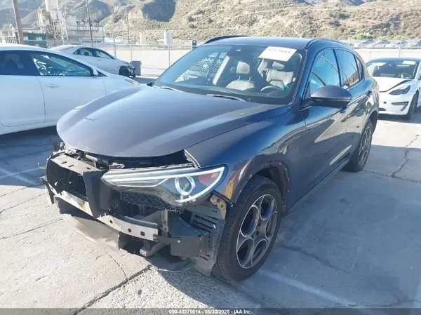 ZASFAKPN3J7B67750 2018 ALFA ROMEO STELVIO - Image 2