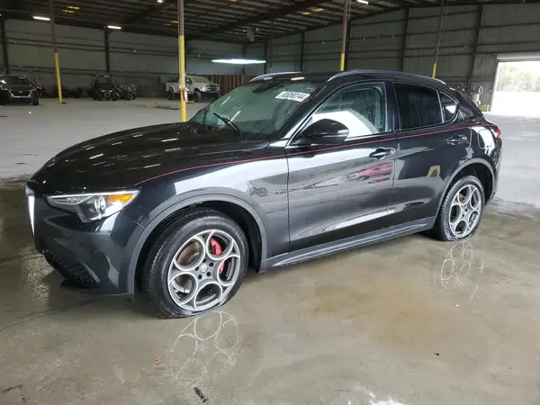 ZASFAKPN3J7B75637 2018 ALFA ROMEO STELVIO - Image 1