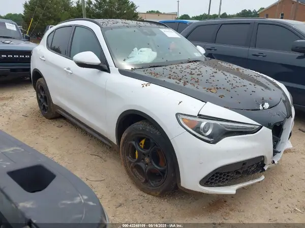 ZASFAKPN3J7B85715 2018 ALFA ROMEO STELVIO - Image 1