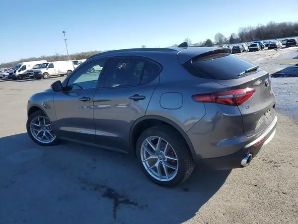 ZASFAKPN3J7B93944 2018 ALFA ROMEO STELVIO - Image 2