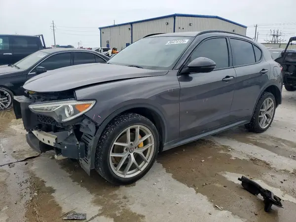 ZASFAKPN4J7B72214 2018 ALFA ROMEO STELVIO - Image 1
