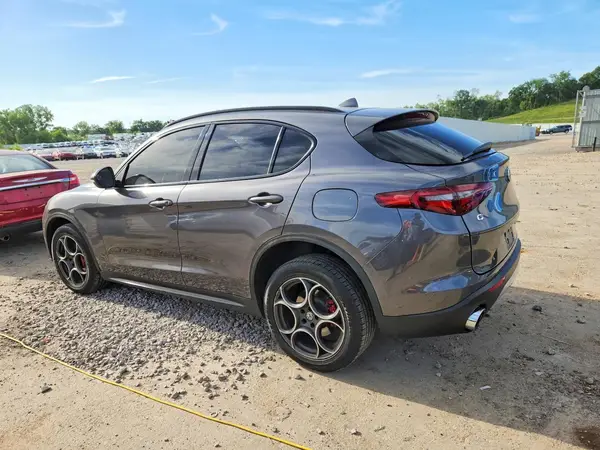 ZASFAKPN4J7B86162 2018 ALFA ROMEO STELVIO - Image 2