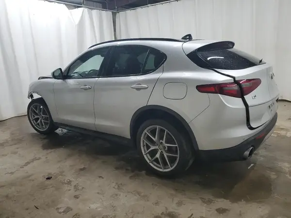 ZASFAKPN4J7B92799 2018 ALFA ROMEO STELVIO - Image 2
