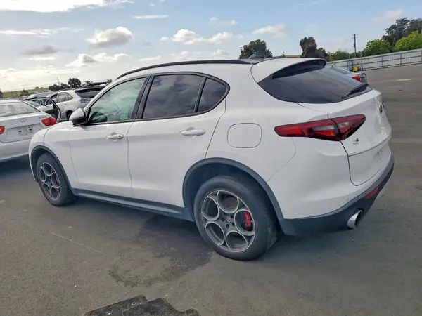 ZASFAKPN4J7B93838 2018 ALFA ROMEO STELVIO - Image 2