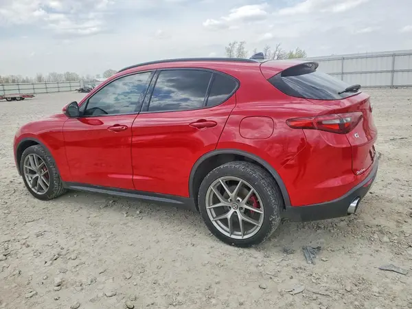 ZASFAKPN4J7B95511 2018 ALFA ROMEO STELVIO - Image 2