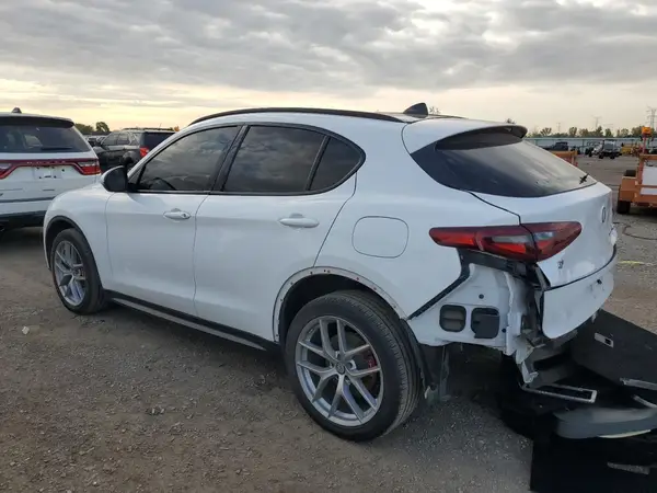 ZASFAKPN4J7C00609 2018 ALFA ROMEO STELVIO - Image 2