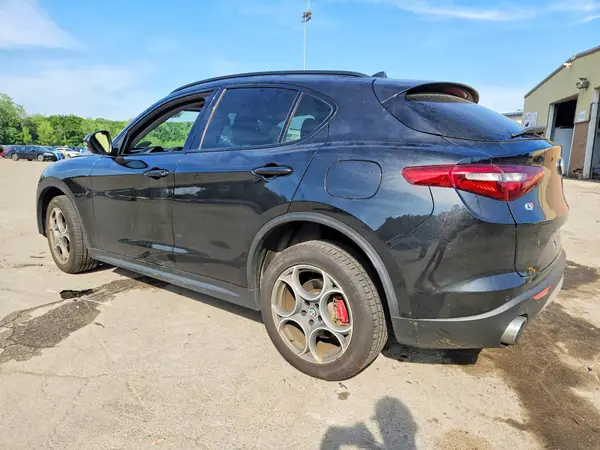ZASFAKPN5J7B59262 2018 ALFA ROMEO STELVIO - Image 2
