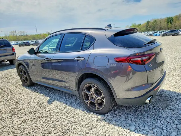 ZASFAKPN5J7B66423 2018 ALFA ROMEO STELVIO - Image 2