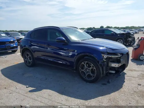 ZASFAKPN6J7B77043 2018 ALFA ROMEO STELVIO