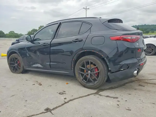 ZASFAKPN6J7B81870 2018 ALFA ROMEO STELVIO - Image 2