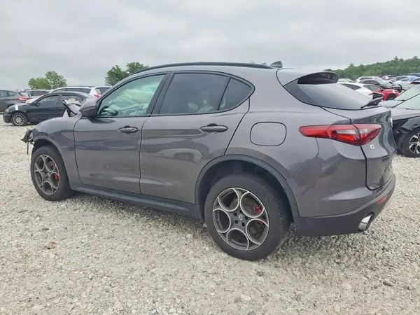 ZASFAKPN6J7B88320 2018 ALFA ROMEO STELVIO - Image 2