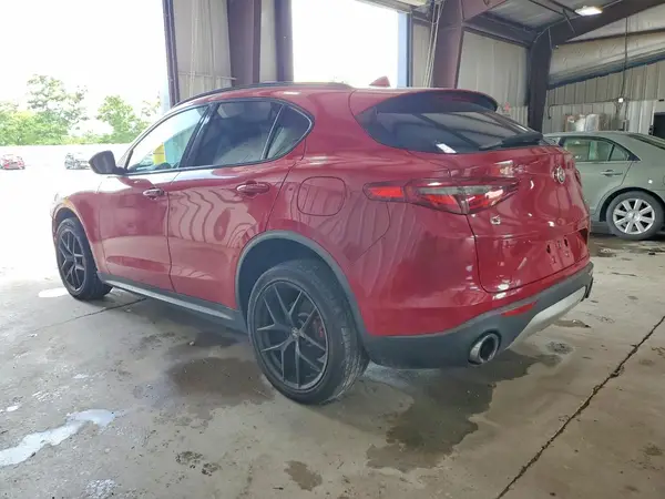 ZASFAKPN7J7B72756 2018 ALFA ROMEO STELVIO - Image 2