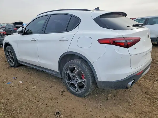 ZASFAKPN7J7B75866 2018 ALFA ROMEO STELVIO - Image 2
