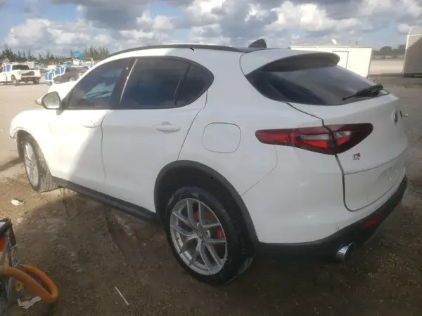 ZASFAKPN7J7B92649 2018 ALFA ROMEO STELVIO - Image 2