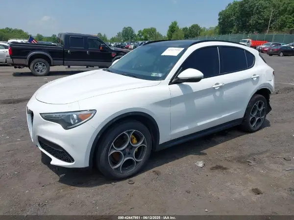 ZASFAKPN8J7B90621 2018 ALFA ROMEO STELVIO - Image 2