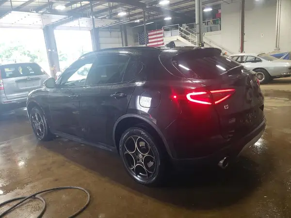 ZASFAKPN9J7B61581 2018 ALFA ROMEO STELVIO - Image 2