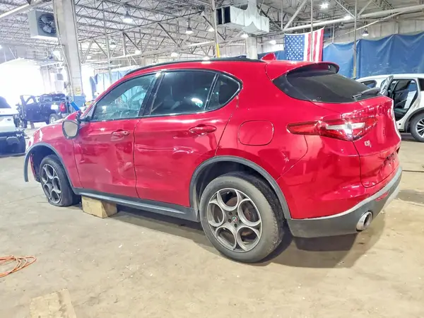 ZASFAKPN9J7B76694 2018 ALFA ROMEO STELVIO - Image 2