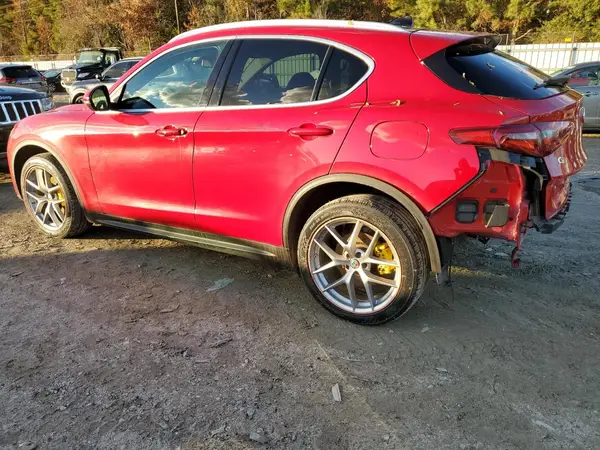 ZASFAKRN0J7C28274 2018 ALFA ROMEO STELVIO - Image 2
