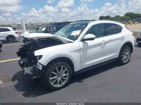 ZASFAKRN2J7C17731 2018 ALFA ROMEO STELVIO - Image 2