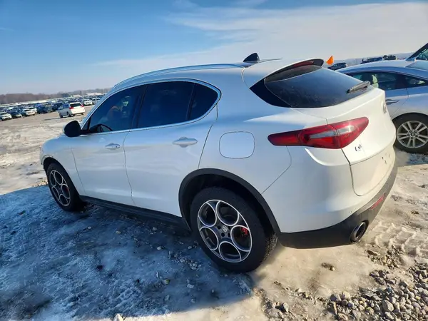 ZASFAKRN3J7B59581 2018 ALFA ROMEO STELVIO - Image 2
