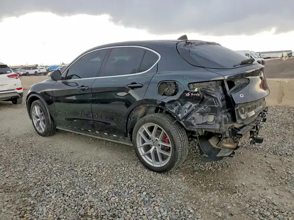 ZASFAKRN6J7C28781 2018 ALFA ROMEO STELVIO - Image 2
