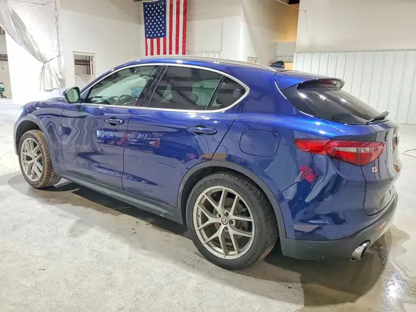 ZASFAKRN9J7C15863 2018 ALFA ROMEO STELVIO - Image 2