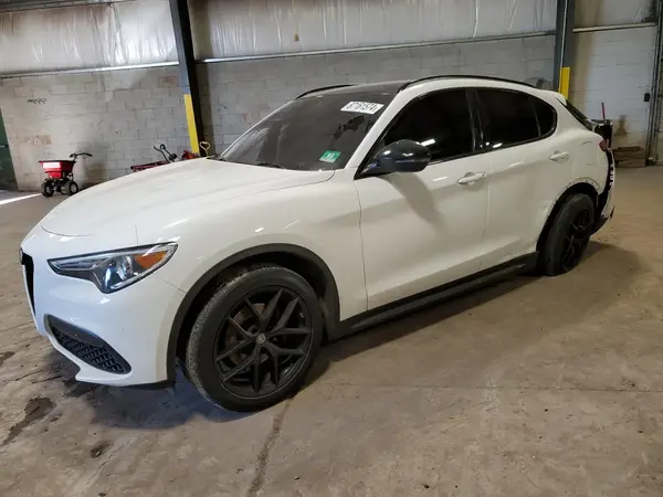 ZASFAKRN9J7C28581 2018 ALFA ROMEO STELVIO - Image 1