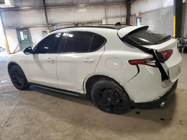 ZASFAKRN9J7C28581 2018 ALFA ROMEO STELVIO - Image 2