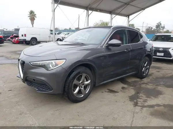 ZASPAJAN0L7C92375 2020 ALFA ROMEO STELVIO - Image 2