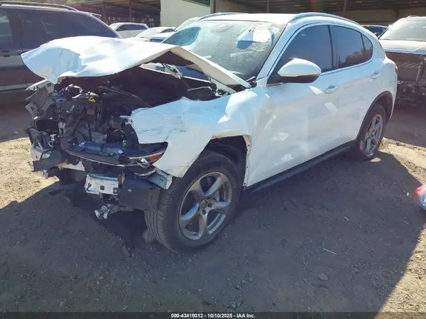 ZASPAJAN0M7D00380 2021 ALFA ROMEO STELVIO - Image 2