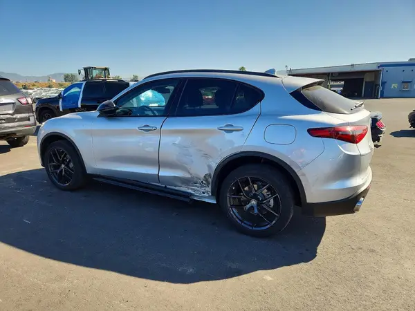 ZASPAJAN0M7D09614 2021 ALFA ROMEO STELVIO - Image 2