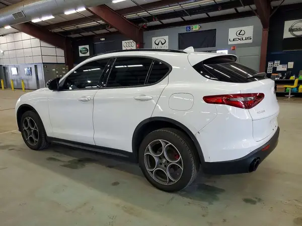 ZASPAJAN1N7D47094 2022 ALFA ROMEO STELVIO - Image 2