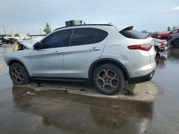 ZASPAJAN3K7C43041 2019 ALFA ROMEO STELVIO - Image 2