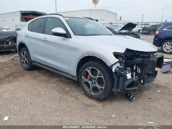 ZASPAJAN3N7D26537 2022 ALFA ROMEO STELVIO - Image 1