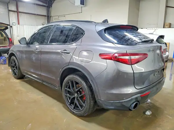 ZASPAJAN5K7C57085 2019 ALFA ROMEO STELVIO - Image 2