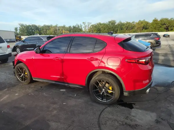 ZASPAJAN5M7D03761 2021 ALFA ROMEO STELVIO - Image 2