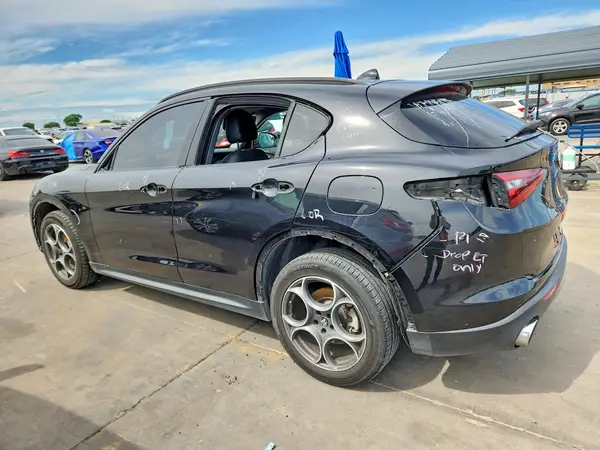 ZASPAJAN5M7D12217 2021 ALFA ROMEO STELVIO - Image 2